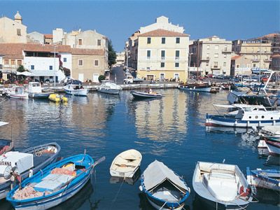 il caratteristico porto cala gavetta a La Maddalena